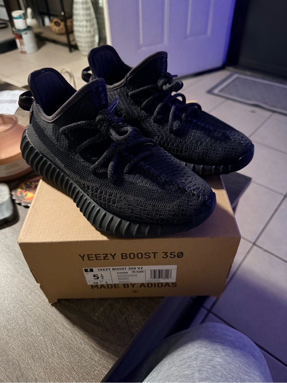 Yeezy Boost 350 V2 -Black